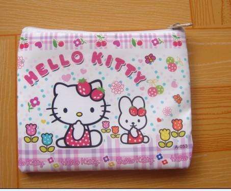 ADORABLE  HELLO KITTY PURSE/MAKEUP PURSE