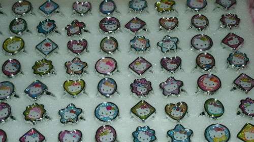 TWENTY HELLO KITTY ADJUSTABLE KIDDIES RING FANTASTIC PARTY FAVOR!!!!!!!!!!!!