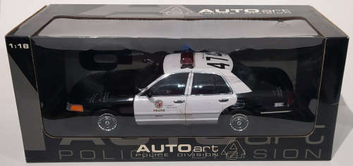 **RARE** AutoART 72701 - Ford Crown Victoria Police LAPD 1/18 - MINT