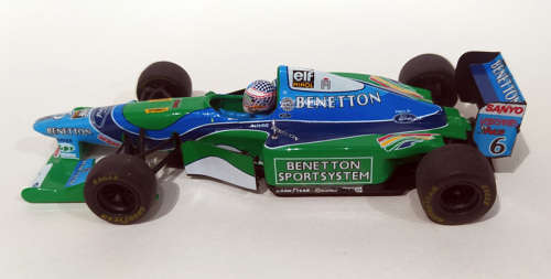 **Damaged** Formula1 1/43  Diecast Car - Renault