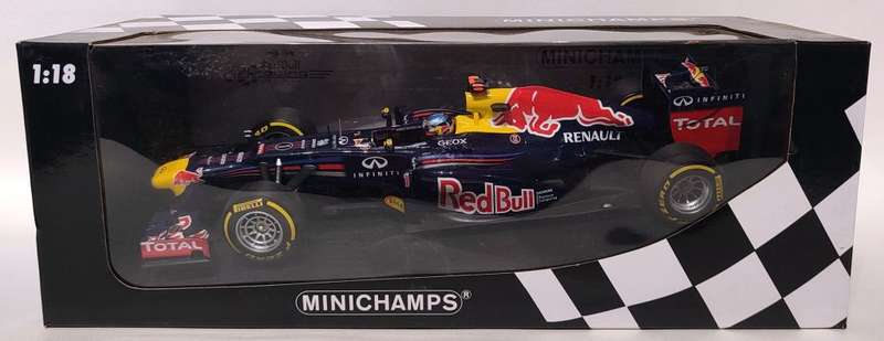 **USED** 1/18 Minichamps Red Bull Racing Renault RB8 Sebastian Vettel 2012 #1 (wrong box)
