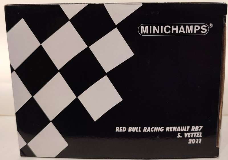 **USED** 1/18 Minichamps Red Bull Racing Renault RB8 Sebastian Vettel 2012 #1 (wrong box)