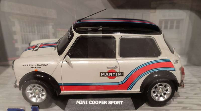 **NEW/BOXED** 1/18 Solido Mini Cooper Sport 1998 Martini Evocation
