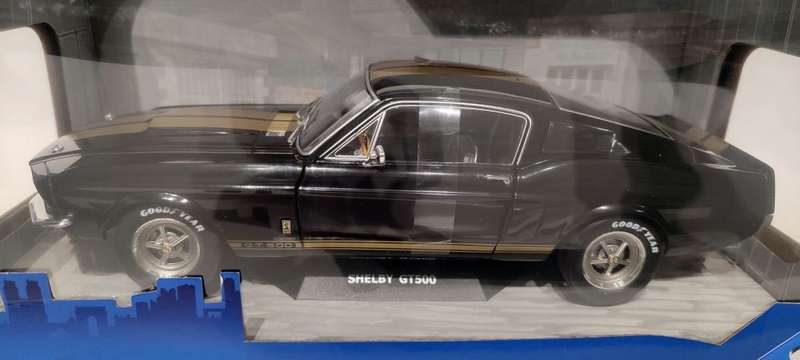 **NEW/BOXED** 1/18 Solido Shelby GT500 1967 Black with Gold Stripes