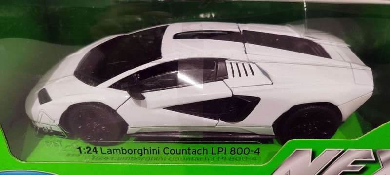 **NEW** 1/24 Welly NEX Lamborghini Countach LPI 800-4 White