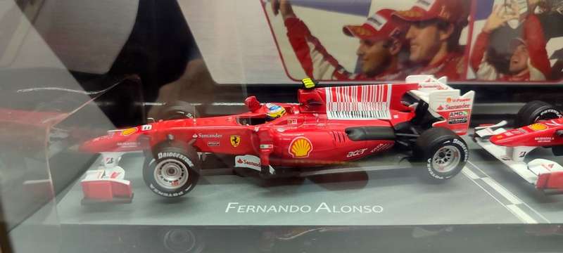 **VERY RARE/AS NEW* 1/43 HW Racing Ferrari 80th 1-2 Victory Set BahrainGP 2010 Alonso-Massa (LE0686)