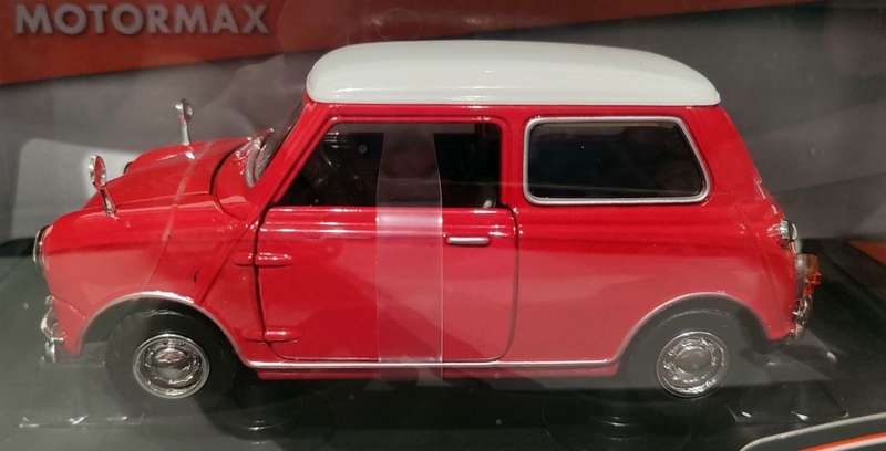 **NEW/BOXED** 1/18 Motormax Timeless Legends Morris Mini Cooper 1961-1967