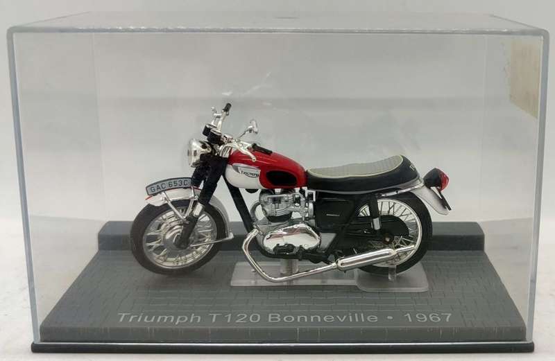 **Rare/Pre-loved** 1/24 IXO/Edicola Motorcycle - Triumph T120 Bonneville 1967 - Red