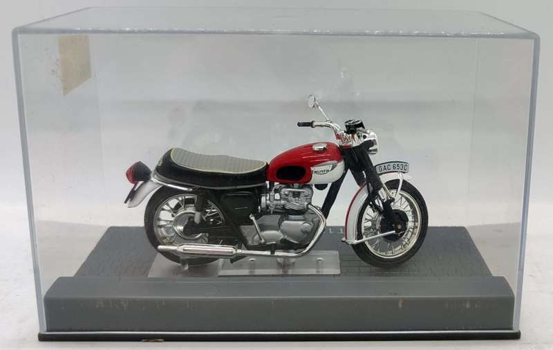 **Rare/Pre-loved** 1/24 IXO/Edicola Motorcycle - Triumph T120 Bonneville 1967 - Red