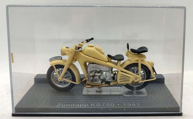 **Rare/Pre-loved** 1/24 IXO/Edicola Motorcycle - Zündapp KS750 1941 - Khaki