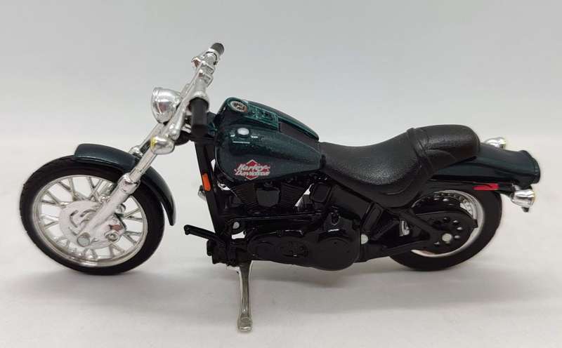 **Unboxed/Pre-loved** 1/24 Maisto Harley Davidson Metallic Green