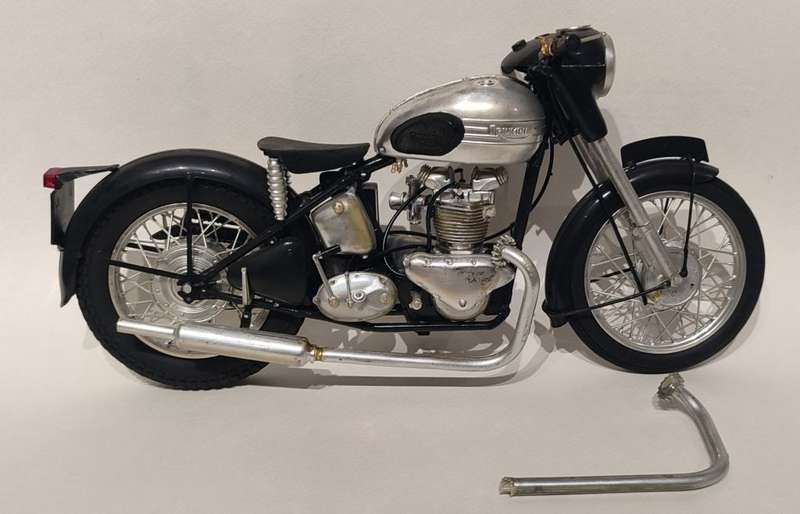 **Restoration or Diorama Use** 1/8 Revell Triumph Tiger 100 (BUILT MODEL KIT)