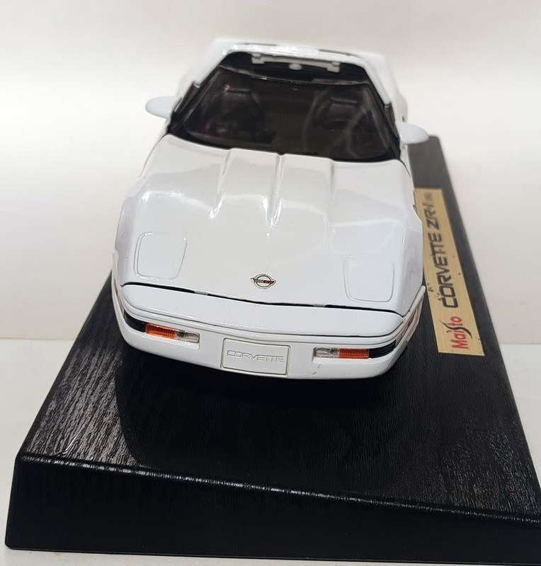 **Pre-Loved/Boxed** 1/18 Maisto Special Edition Corvette ZR-1 1992 - White