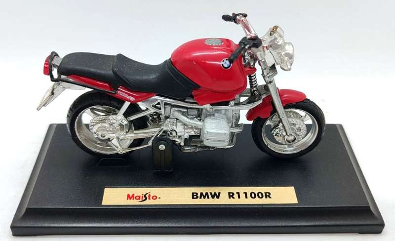 **Pre-Loved/With Baseplates/No Boxes** 1/18 Maisto Motorcycle Scale Model Lot