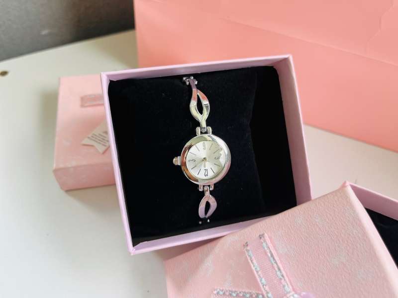 Women`s Silver Chain Link Watch