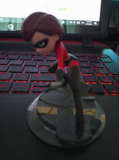 ELASTIGIRL / HELEN DISNEY INFINITY FIGURE