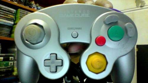 NINTENDO GAMECUBE SILVER CONTROLLER OFFICIAL