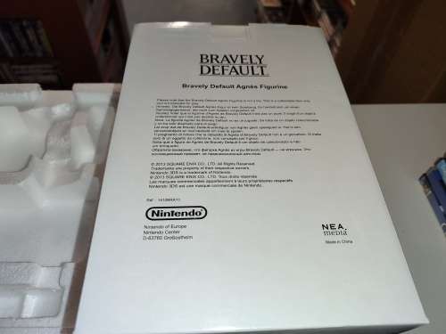 Bravely Default Collector`s Edition Nintendo 3DS (game not included)
