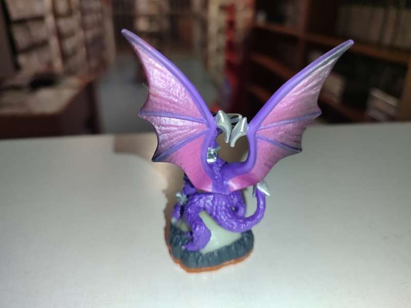 Cynder Skylanders Giants figure