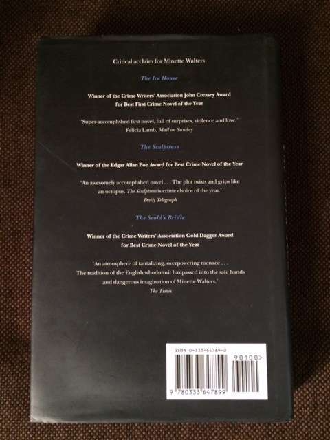 THE DARK ROOM - MINETTE WALTERS - BOOKS