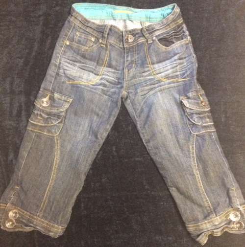 SHORTS - CAPRI - TEENAGE GIRL - BLACK DENIM - CLOTHING - KNEE LENGTH SHORTS - SIZE 28