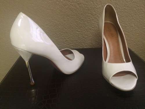 HEELS - SHOES - CREAM - GLOSS FINISH - OPEN TOE - SIZE 4 - HIGH HEELS