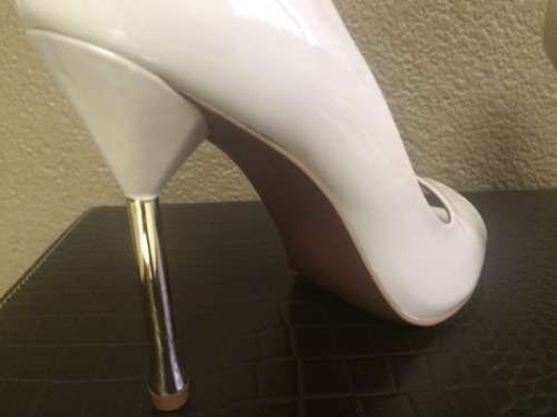 HEELS - SHOES - CREAM - GLOSS FINISH - OPEN TOE - SIZE 4 - HIGH HEELS