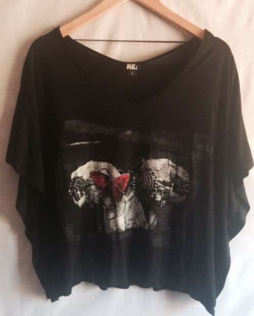 TOP - BLACK - WITH PRINT - LADIES - SIZE SMALL - LADIES CLOTHING - CLOTHING