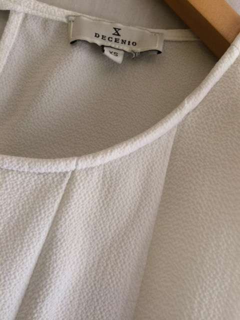 FLOWY TOP - CREAM - DECENIO