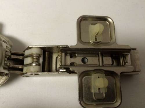 2 PIECE CABINET/CUPBOARD/KITCHEN BLUM HINGES-DIY - DOOR HARDWARE
