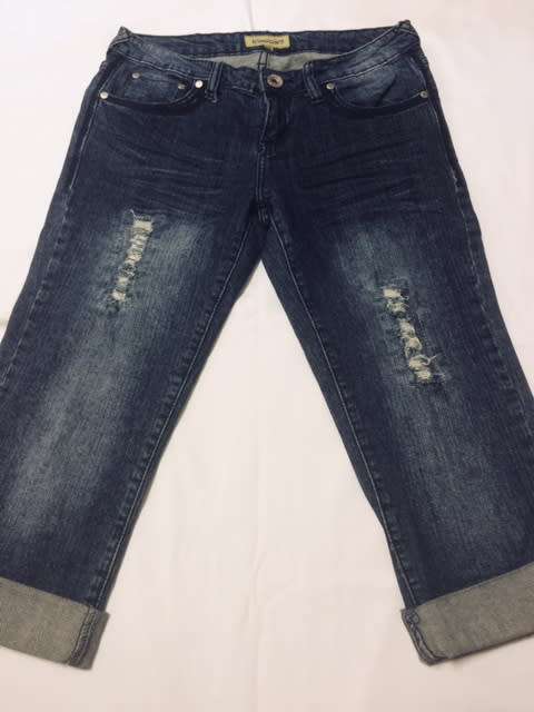 CAPRI SHORTS - SIZE 34 - RIPPED EFFECT - SIZE 34 - LADIES - LADIES CLOTHING - CLOTHING