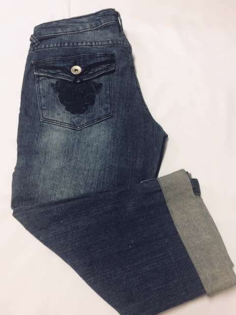 CAPRI SHORTS - SIZE 34 - RIPPED EFFECT - SIZE 34 - LADIES - LADIES CLOTHING - CLOTHING