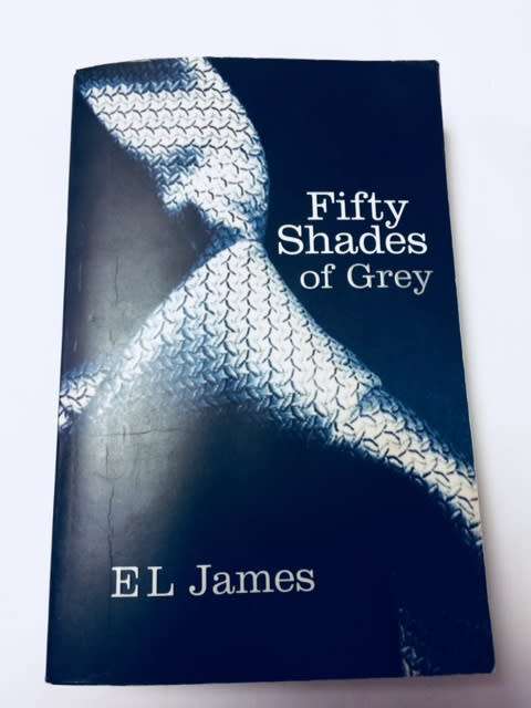 FIFTY SHADES OF GREY - EL JAMES - PAPERBACK - BOOKS