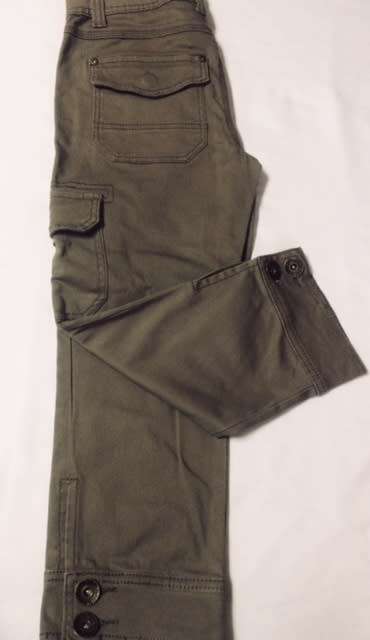 CAPRI SHORTS - KNEE LENGTH - SIZE 32 (8) - LADIES - SHORTS - CLOTHING