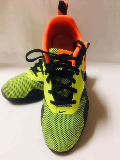 SHOES - TAKKIES - SNEAKERS - BOYS - NIKE - NIKE AIR - SIZE 3 (SA)