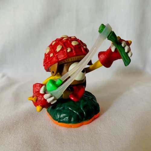 SKYLANDER FIGURINE - GAMING - ACTION AND ADVENTURE