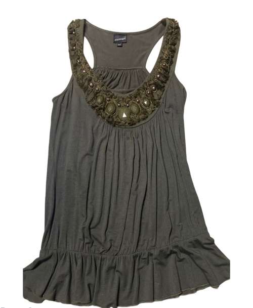 TOP - LADIES - SIZE 32 - ACCESSORIZED COLLAR