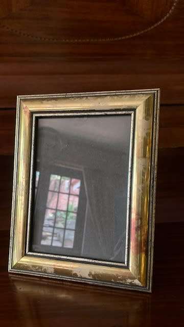 PHOTO FRAME - GOLD TRIM
