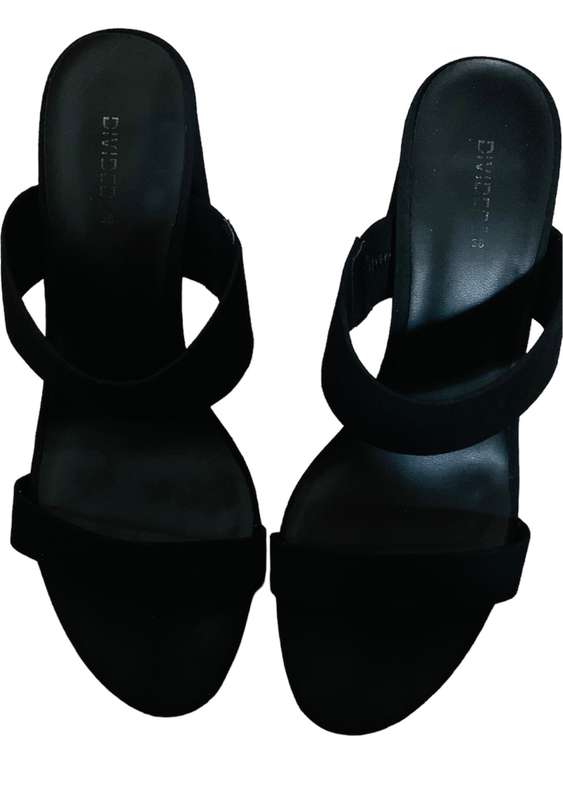 BLACK STRAPPY SANDALS - HEEL HEIGHT 8CM - SIZE 4 - SANDALS - SHOES