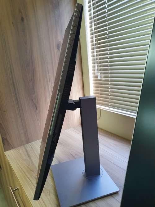 HP EliteDisplay E233 23-inch Monitor
