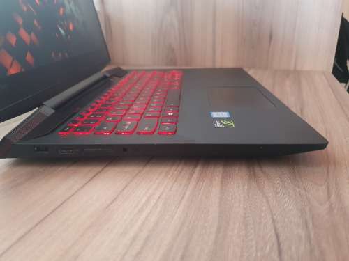 Lenovo IdeaPad Y700 Gaming Laptop