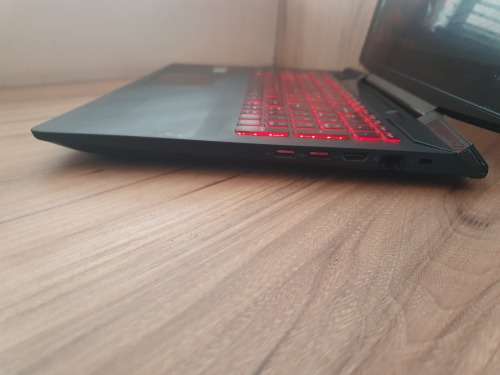 Lenovo IdeaPad Y700 Gaming Laptop