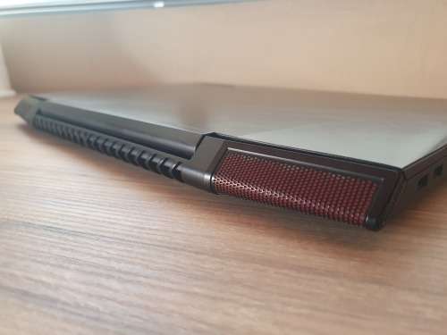 Lenovo IdeaPad Y700 Gaming Laptop