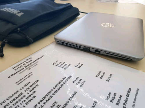 Hp Elitebook 820 G4 i5 7300u/ 256Gig M.2/ 8Gigs Ram+ Free Laptop Bag