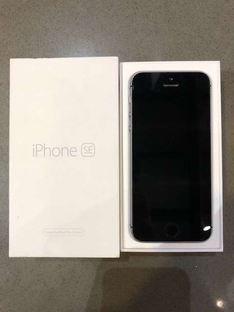 Immaculate Apple iPhone SE 16GB - Space grey