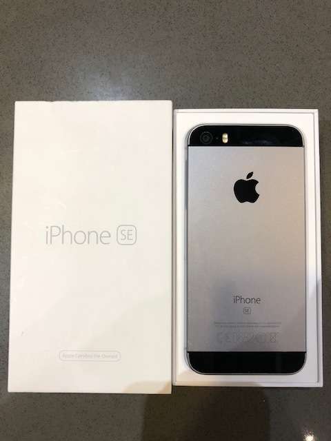 Immaculate Apple iPhone SE 16GB - Space grey