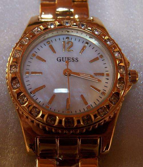 Brand New GUESS Ladies Pearl Fashion Watch ** In-Stock **