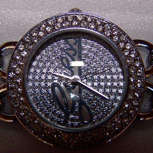 Brand New GUESS Ladies Bracelet Fashion Watch ** In-Stock **