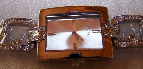 Brand New GUESS Ladies Bracelet Fashion Watch ** In-Stock **