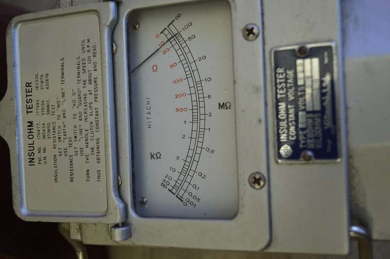 Vintage HITACHI INSULOHM TESTER, hand crank insulation tester
